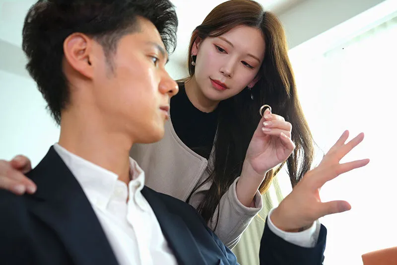 Người vợ đi đi chơi, người chồng ở nhà bị nhỏ em bà xã gạ quan hệ không trượt phát nào
